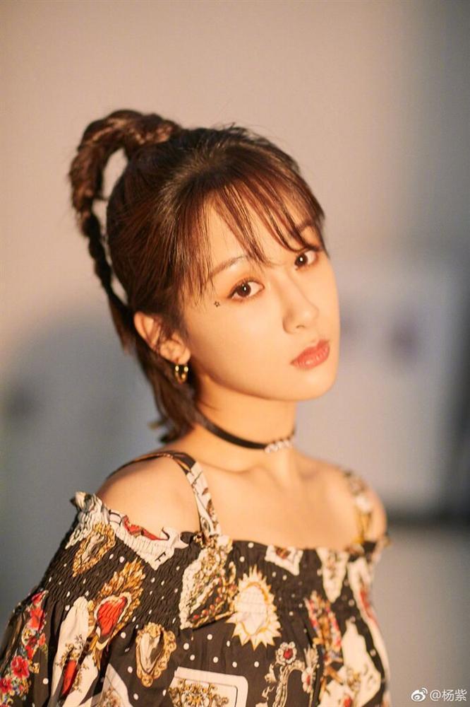 Antifan Dương Tử khóc lóc, cầu xin tha thứ khi nghe tòa tuyên phạt hơn 340 triệu đồng-1