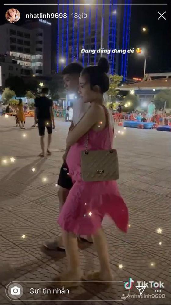 Trời nóng hơn 40 độ nhưng Nhật Linh vẫn cố ra sân cổ vũ chồng, Văn Đức lo lắng vợ bầu bị đói-2