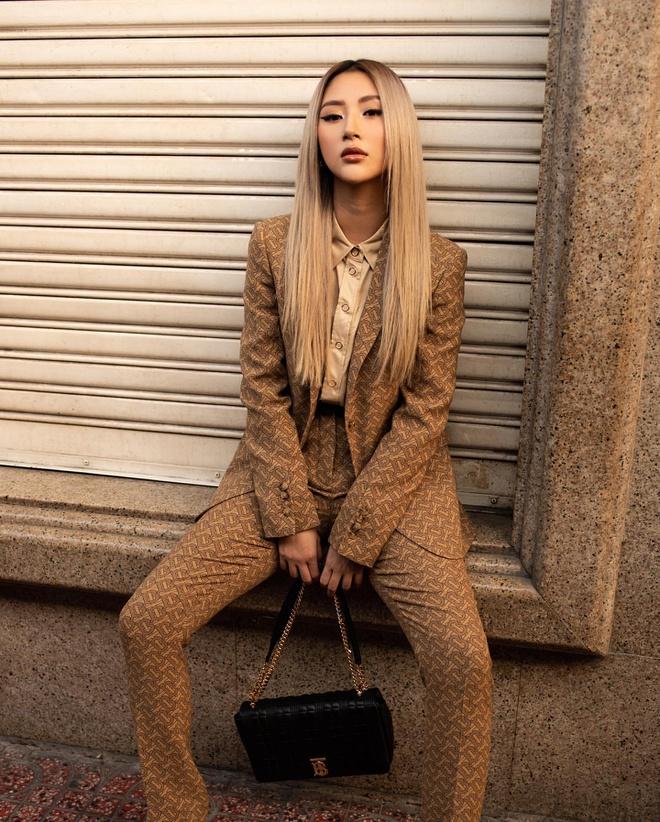 Quỳnh Anh Shyn thích mặc bikini, váy áo đồng điệu với màu tóc-7