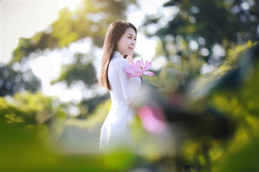 Học cách cắm hoa sen khiến vạn người mê của nữ giáo viên Hà thành-1