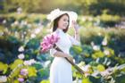 Học cách cắm hoa sen khiến 'vạn người mê' của nữ giáo viên Hà thành