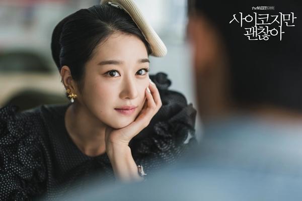 Seo Ye Ji tạo nên sự chân thực cho nhân vật bằng vẻ lạnh lùng, sắc sảo, ngạo mạn và đặc biệt gây ấn tượng với chất giọng trầm gợi cảm, biểu đạt tốt các cảnh nội tâm.