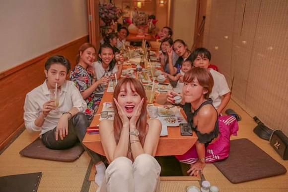 Hoàng Thùy Linh - Gil Lê lại sánh đôi dự tiệc sinh nhật Minh Hằng-1