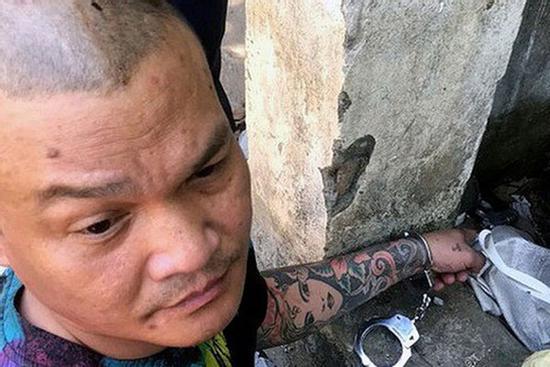 Một ca sĩ bị bắn trọng thương