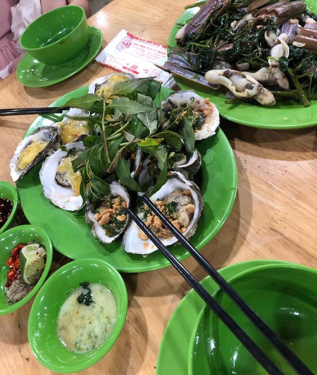 Đi Nha Trang du lịch, cô gái giận phát ói vì gặp quán hải sản chặt chém-1