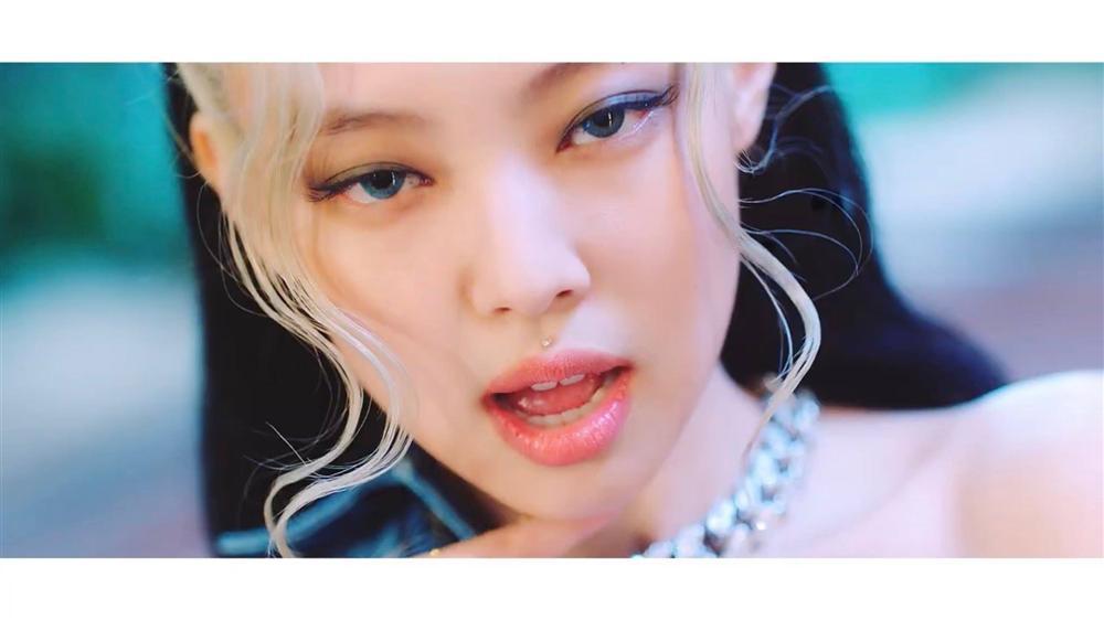 Teaser MV BLACKPINK: Jisoo mãi đỉnh cao muôn trượng, Lisa răng lấp lánh kim cương-7