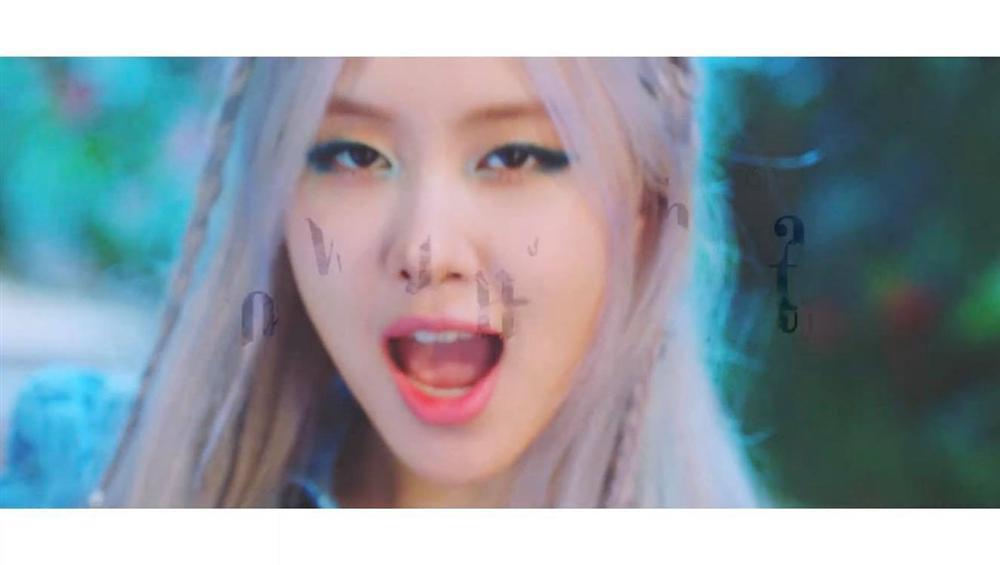 Teaser MV BLACKPINK: Jisoo mãi đỉnh cao muôn trượng, Lisa răng lấp lánh kim cương-11