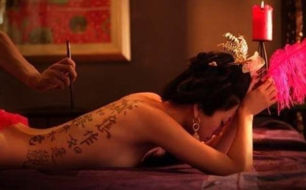 Vén màn bí mật cảnh nóng trong phim: Đồ bảo hộ không ngờ che phần nhạy cảm-4