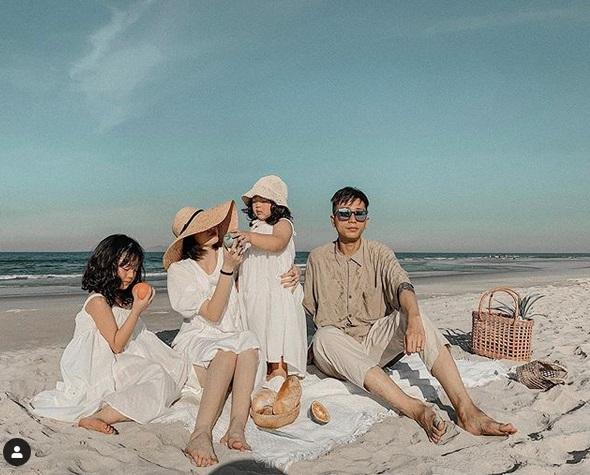 Ngọc Trinh cũng phải lép vế khi đụng hàng đồ ngủ ren với hot mom từng đẻ 2 nhóc-4