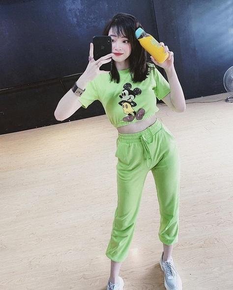 Ngọc Trinh cũng phải lép vế khi đụng hàng đồ ngủ ren với hot mom từng đẻ 2 nhóc-8