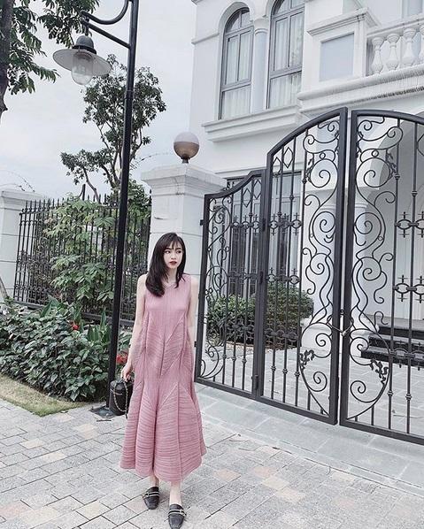 Ngọc Trinh cũng phải lép vế khi đụng hàng đồ ngủ ren với hot mom từng đẻ 2 nhóc-9