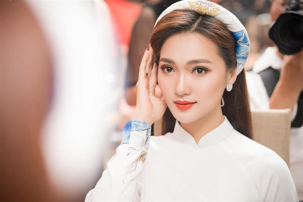 Dàn hotgirl Việt nổi tam bành khi nhắc tới ngôn tình nhún nhẩy Hồ Tây bằng Mẹc-4