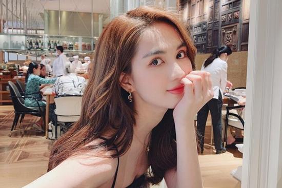 Vì sao Ngọc Trinh 'không làm gì' vẫn tậu nhà lầu xe hơi, sống sang chảnh?