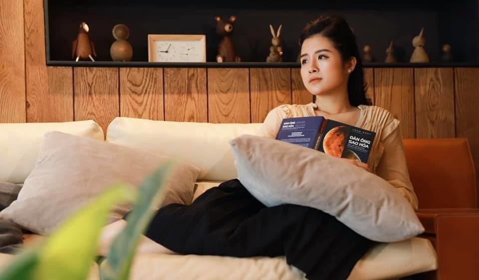 Cuộc sống sang chảnh, nhan sắc xinh đẹp của nữ MC trẻ trung nhất nhì VTV-5