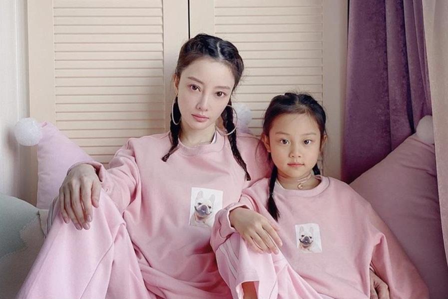 Lý Tiểu Lộ bị chỉ trích làm lố tuổi U40, vẻ ngoài giống hệt hotgirl mạng-13