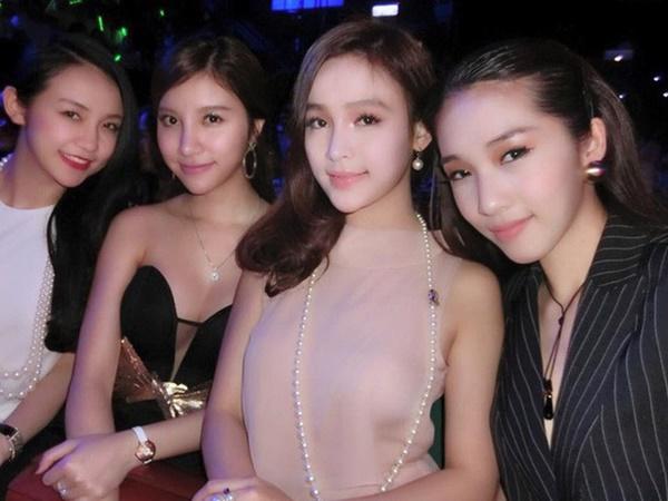 Trong lúc các hội chị em lần lượt toang, Huyền Baby khoe team trên bến dưới thuyền mười mấy năm chưa cãi nhau 1 lần-2