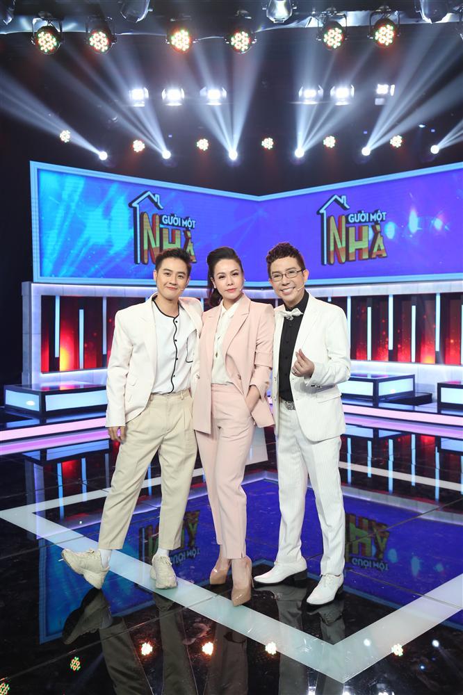 Giật mình với lượng mỹ phẩm thủ trong quần áo Long Nhật khi đi quay hình-5