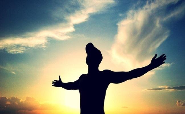 Có tiền xin đừng hà tiện, có hạnh phúc xin đừng chờ đợi, đã yêu xin đừng buông tay-1