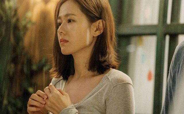 Tức giận phát hiện chồng giấu quỹ đen 30 triệu nhưng mẩu giấy kẹp trong xấp tiền đã hé lộ sự thật-1