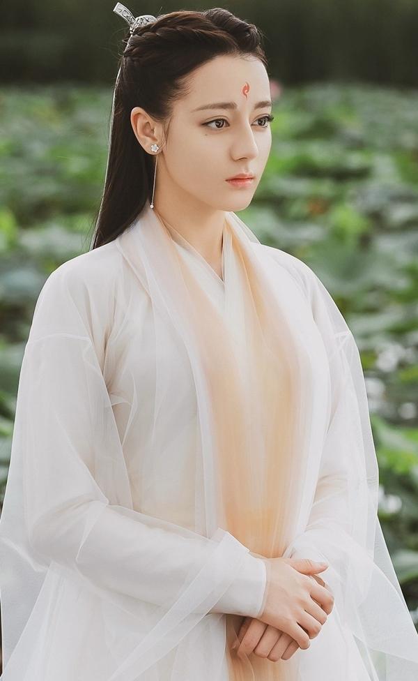 Địch Lệ Nhiệt Ba và những kiểu tóc nhìn chỉ muốn... ăn-1