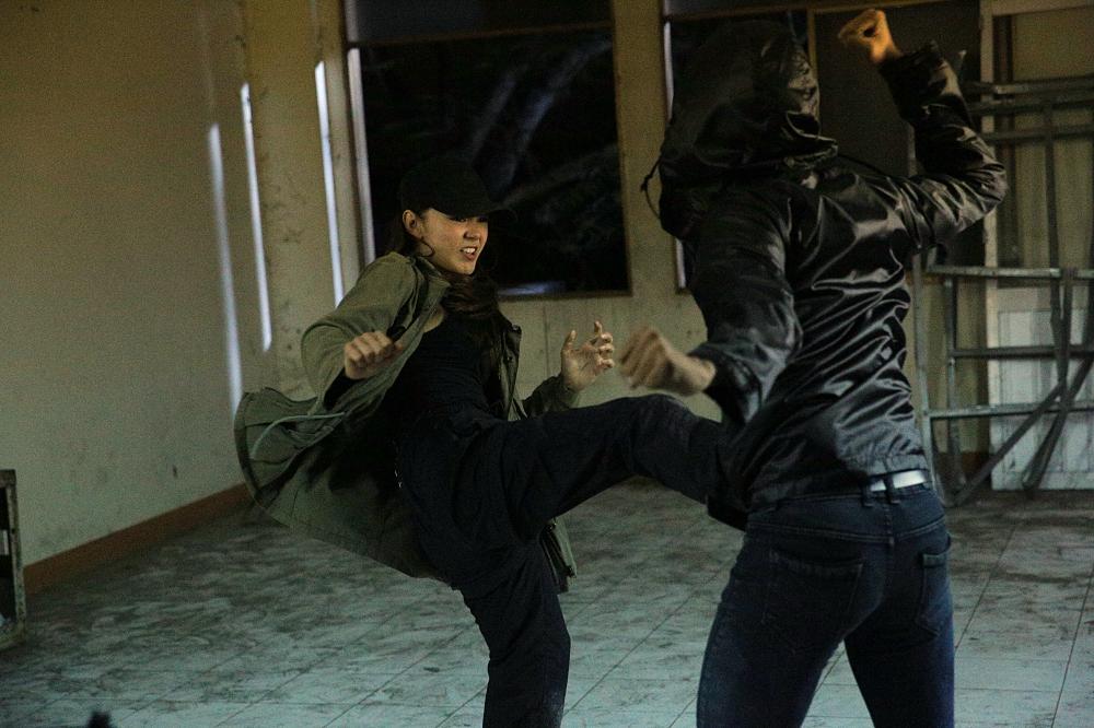 Vừa mới ngọt ngào hôn trai đẹp, Minh Hằng đã bầm dập cùng loạt pha đánh đấm đẳng cấp-5