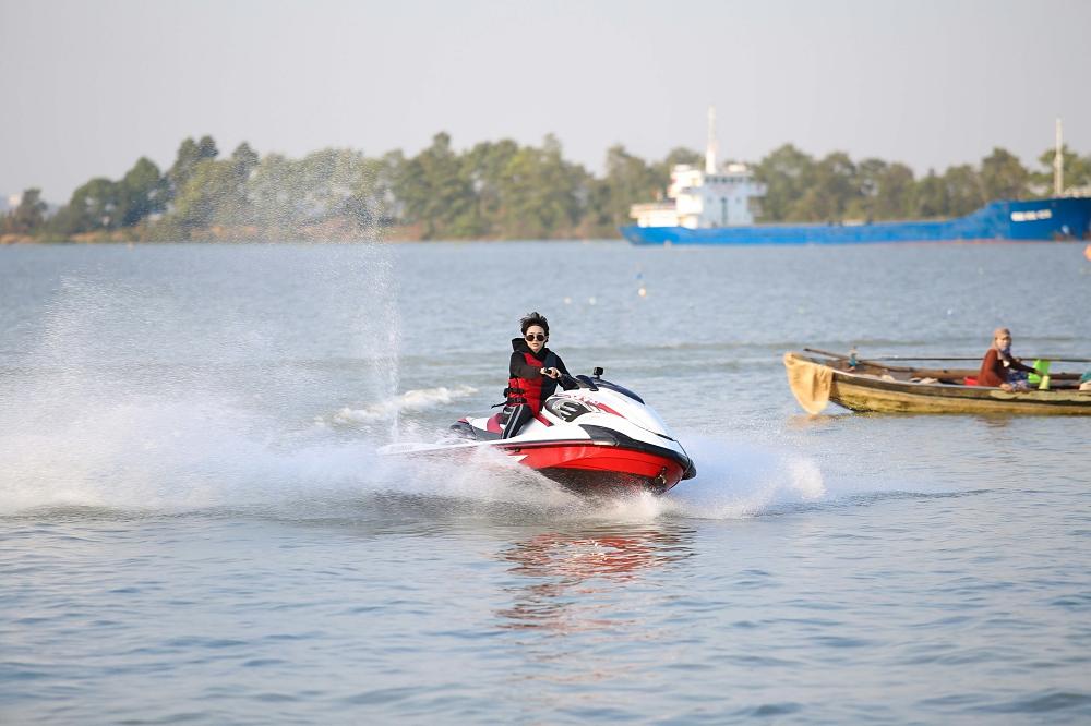 Vừa mới ngọt ngào hôn trai đẹp, Minh Hằng đã bầm dập cùng loạt pha đánh đấm đẳng cấp-6