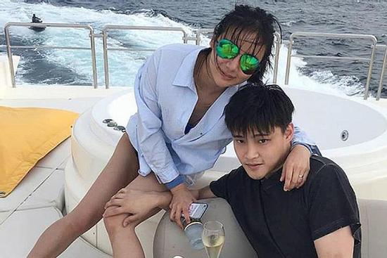 Con gái tỷ phú Singapore kết hôn vội vàng, chồng ra tòa vì đánh bạc