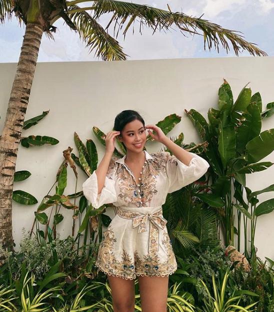 Dân tình ngạc nhiên khi lần đầu Tiên Nguyễn trực tiếp đứng bán hàng sale, tươi tắn không ngại ngùng-2