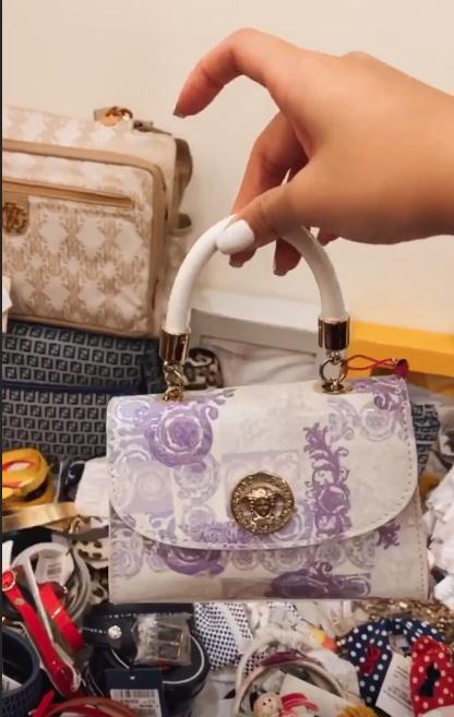 Dân tình ngạc nhiên khi lần đầu Tiên Nguyễn trực tiếp đứng bán hàng sale, tươi tắn không ngại ngùng-7