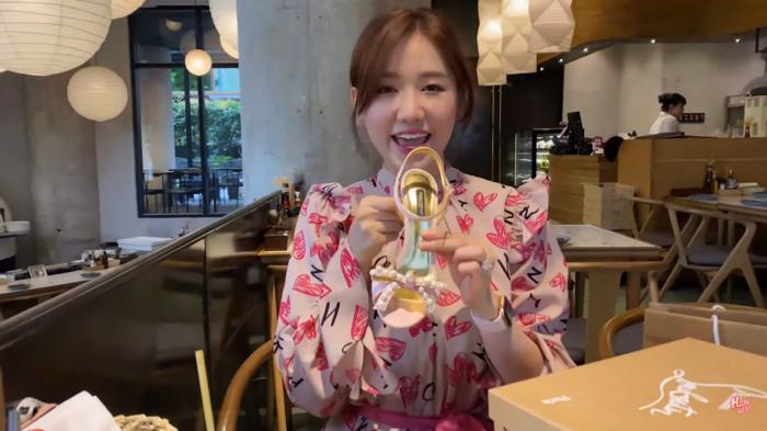 Hari Won đập hộp quà sinh nhật siêu lầy: Hàng hiệu giá vài chục nghìn đến vài chục triệu-14