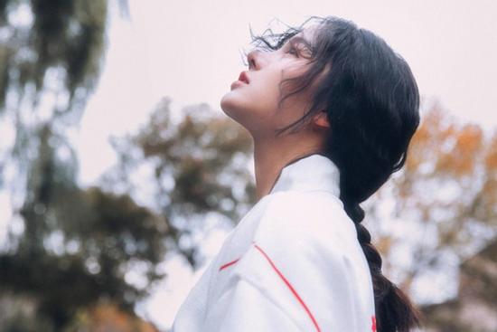 Mỗi khi nhìn thấy chồng của bạn thân, lòng tôi lại dâng lên sự áy náy, xót xa và bất lực