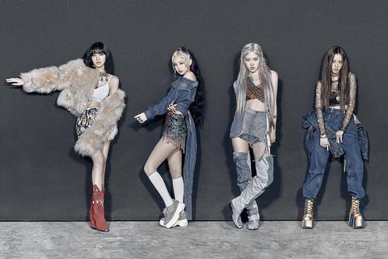 BLACKPINK đếm ngược ngày ra MV, fan than trời Lisa vì sao 'mãi chỉ 1 đường quyền'?