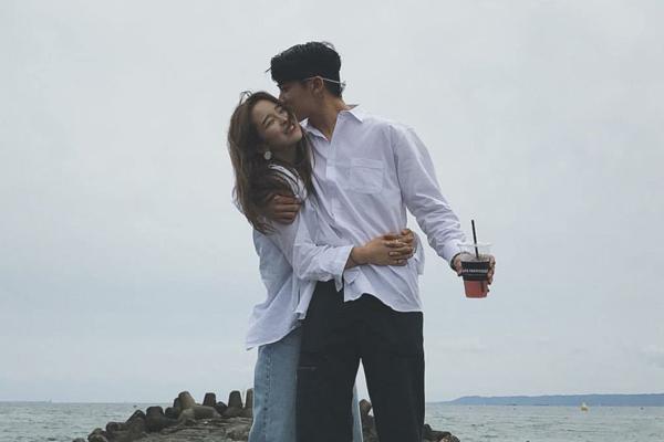 Vừa bước xuống xe, tôi choáng váng khi nhìn thấy anh trai của người yêu-2