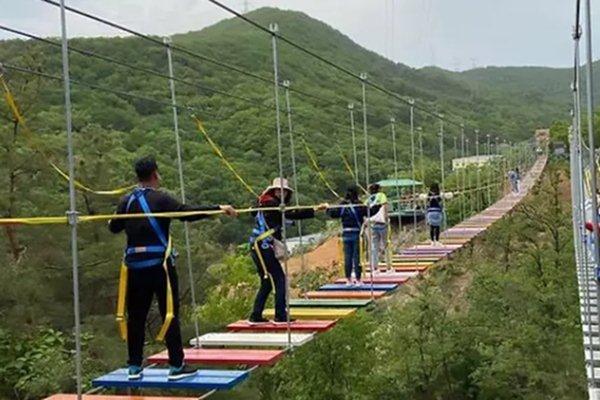 Cô gái rét run cầm cập, bước đi tư thế thoát vị đĩa đệm vì chinh phục Fansipan khiến ai nấy phì cười-3