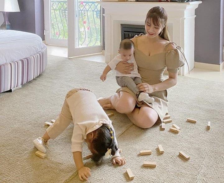 Diệp Lâm Anh từng kể lại ngày đi sinh B.boy: "Tôi sinh bé thứ hai sớm hơn dự kiến nên ban đầu có chút bất ngờ, hoang mang. May mắn là hai mẹ con đều an toàn, khoẻ mạnh".