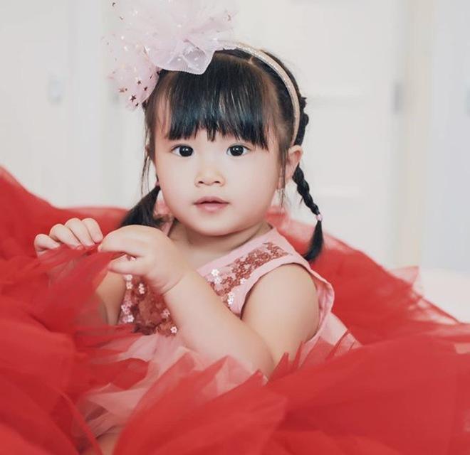 Khoảng thời gian gần đây, cô rất có hứng thú trong việc chụp ảnh cùng 2 nhóc tỳ của mình để lưu giữ những kỉ niệm đẹp khi các bé lớn dần.