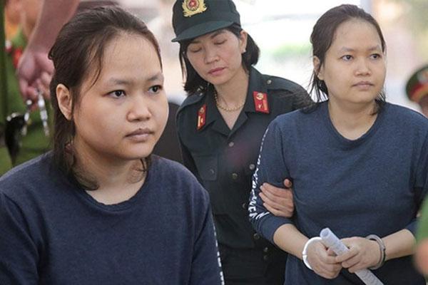 Clip: Đang dọn tuyết, khối bê tông 2 tấn sầm sập lao xuống suýt trúng đầu-1