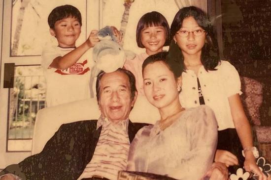 Bỗng 1 ngày phát hiện mình là công chúa, con gái vua sòng bạc Macau