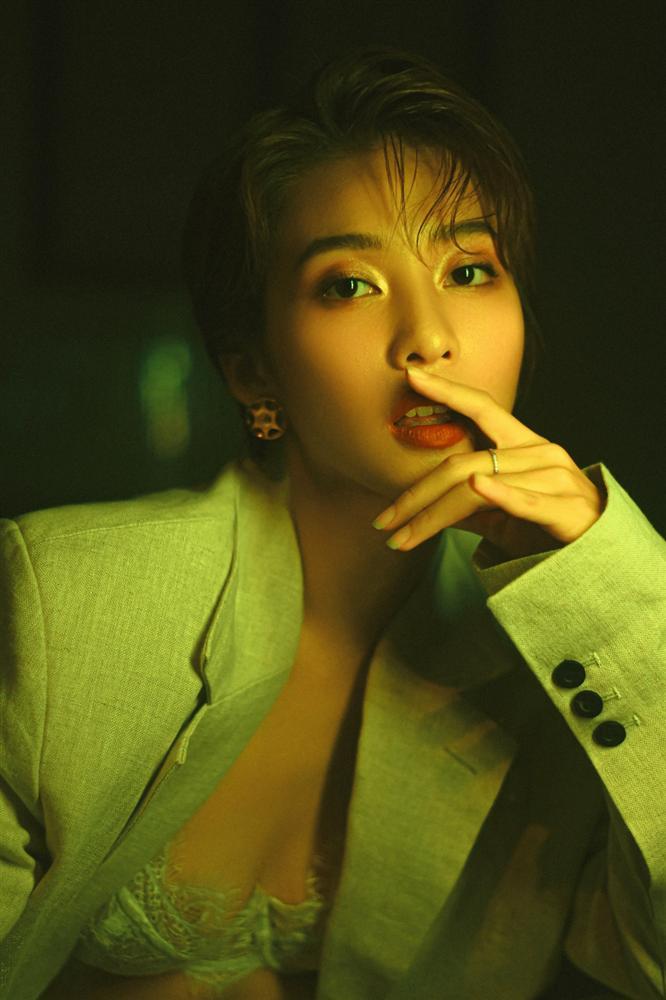 Từ khi cắt tóc ngắn, Khả Ngân liên tiếp khoe ảnh sexy đến lạ với bikini và nội y-8