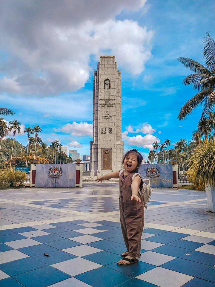 Dân tình mê mệt 50 sắc thái đáng yêu của bé gái gốc Việt vi vu ở Malaysia-3