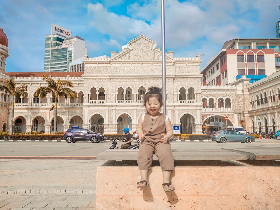 Dân tình mê mệt 50 sắc thái đáng yêu của bé gái gốc Việt vi vu ở Malaysia-4