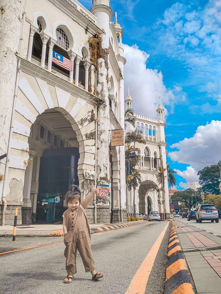 Dân tình mê mệt 50 sắc thái đáng yêu của bé gái gốc Việt vi vu ở Malaysia-6