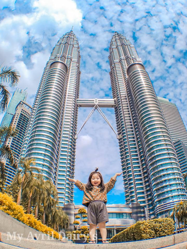 Dân tình mê mệt 50 sắc thái đáng yêu của bé gái gốc Việt vi vu ở Malaysia-9