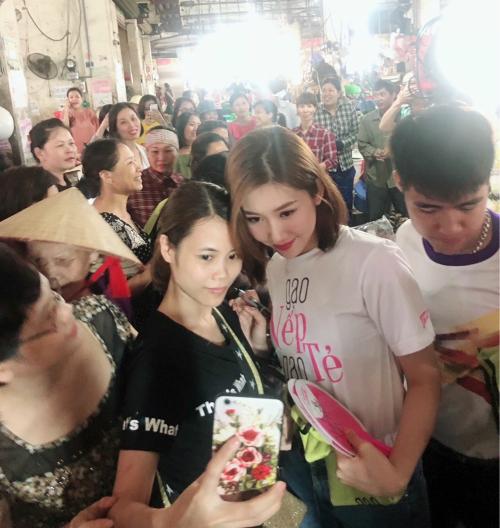 Bảo Thanh thốn đến tận rốn vì bị kéo tay, giật mũ nơi công cộng-2