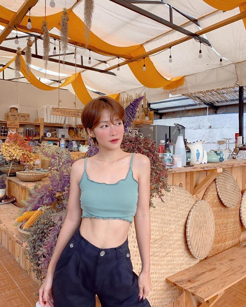 Quỳnh Anh Shyn mặc bikini đi boots độc dị, viết status ẩn ý giữa tâm bão cạch mặt Chi Pu-6