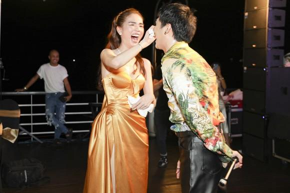 Ngọc Trinh gây sốc khi không giấu được biểu cảm phấn khích vì nhìn thấy trai đẹp-1