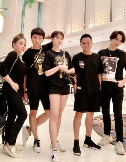 Trấn Thành tiết lộ quy tắc ngầm ấn định cho nhóm bạn thân: Mặc sai phạt 10 triệu-5