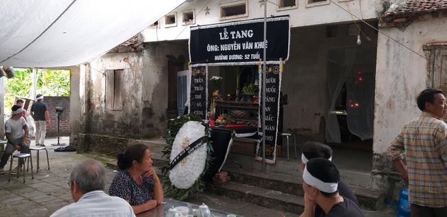 Nhân viên bán vé xe buýt tử vong khi đi bộ sang đường: Nhói lòng cảnh người đầu bạc tiễn kẻ đầu xanh-3