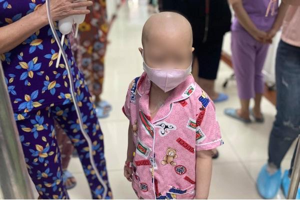 Không đưa đi viện, cha mẹ mời thầy về cúng ma, con trai 11 tuổi suy thận cấp nguy kịch-2