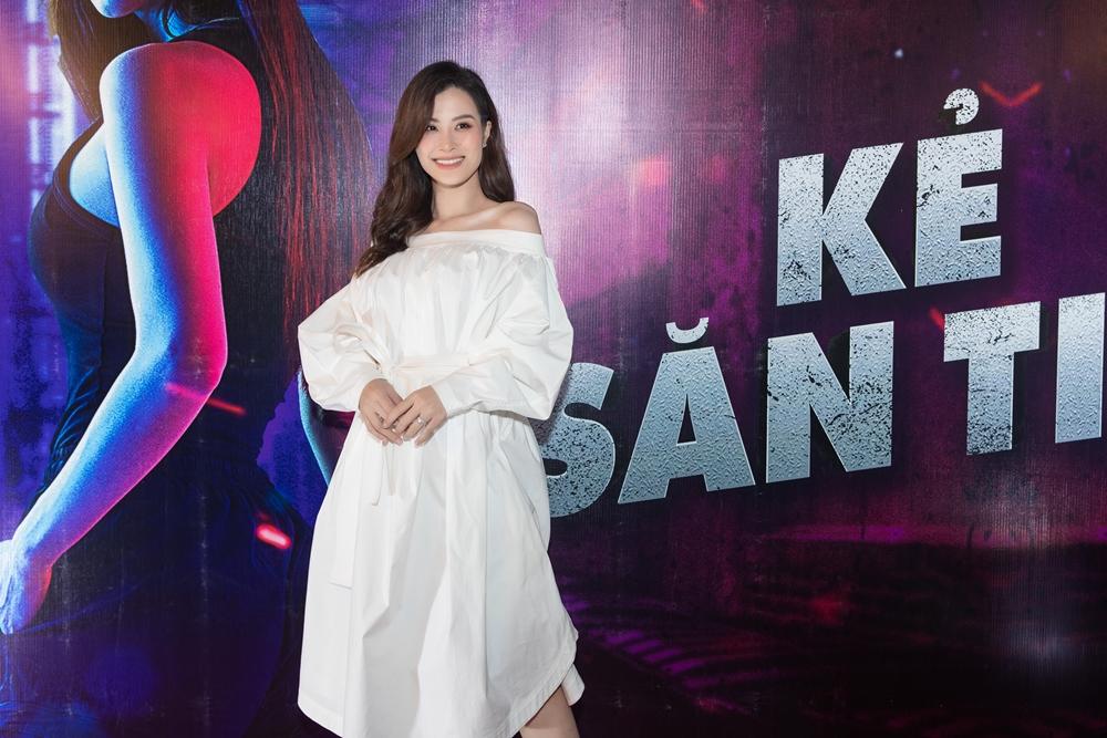 Bà bầu Đông Nhi được 5 trai đẹp làm vệ sĩ khi đến chung vui với Minh Hằng-4